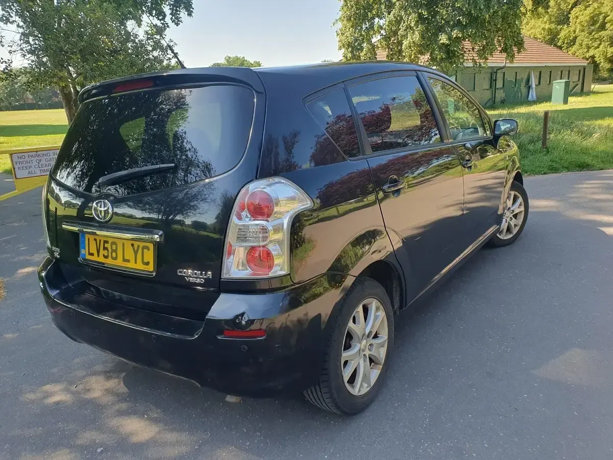 Used Toyota Corolla Verso SR 129 HP (94 kW) 2008 Black MPV