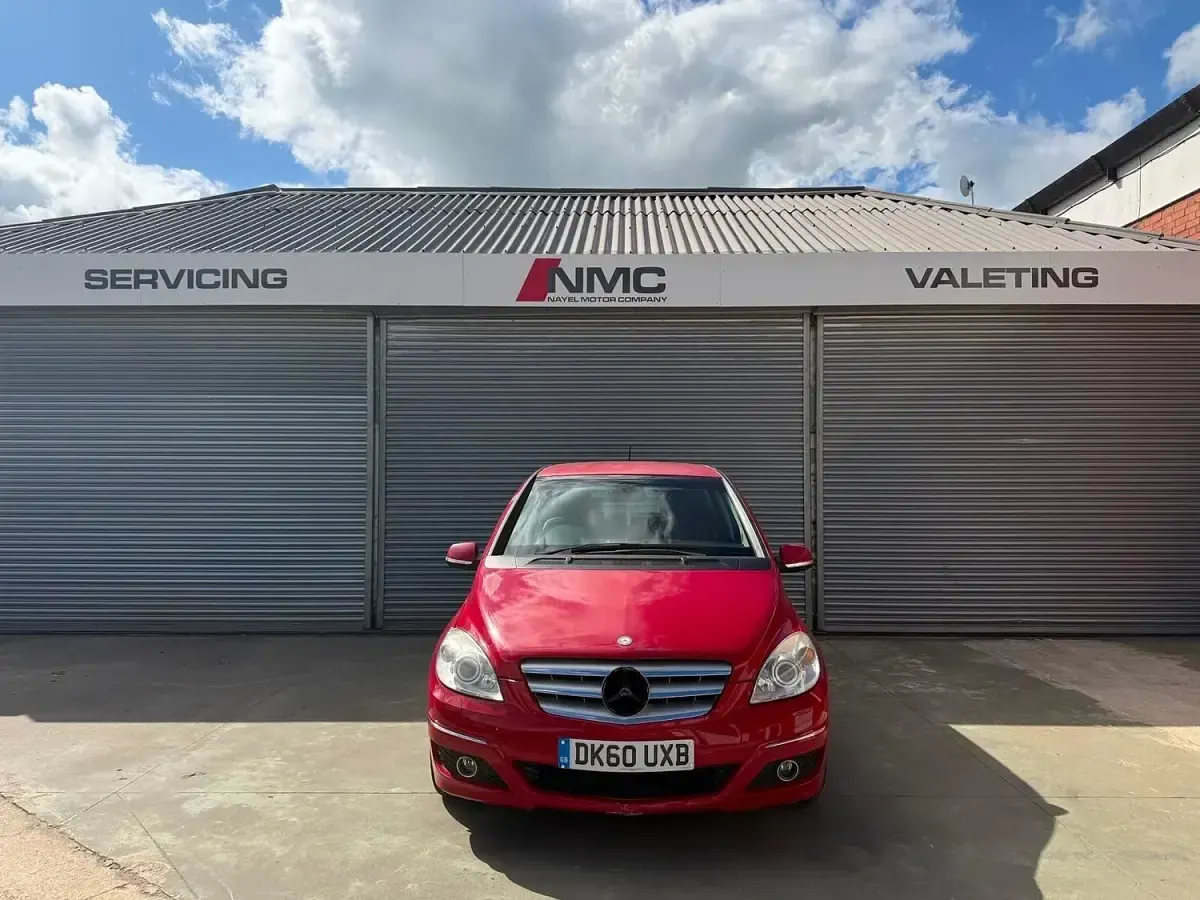 Used Mercedes B200 SE 2010 Red MPV