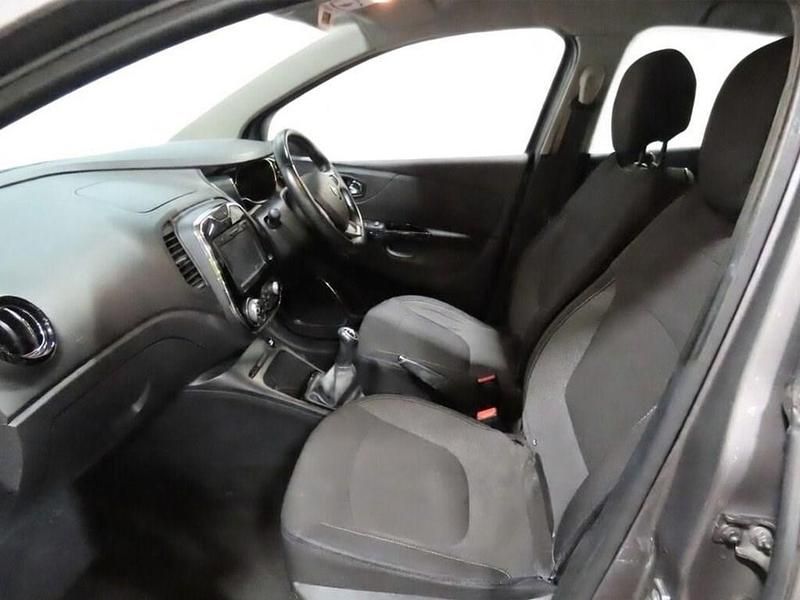 Used Renault Captur Dynamique 90 HP (66 kW) 2016 Grey SUV