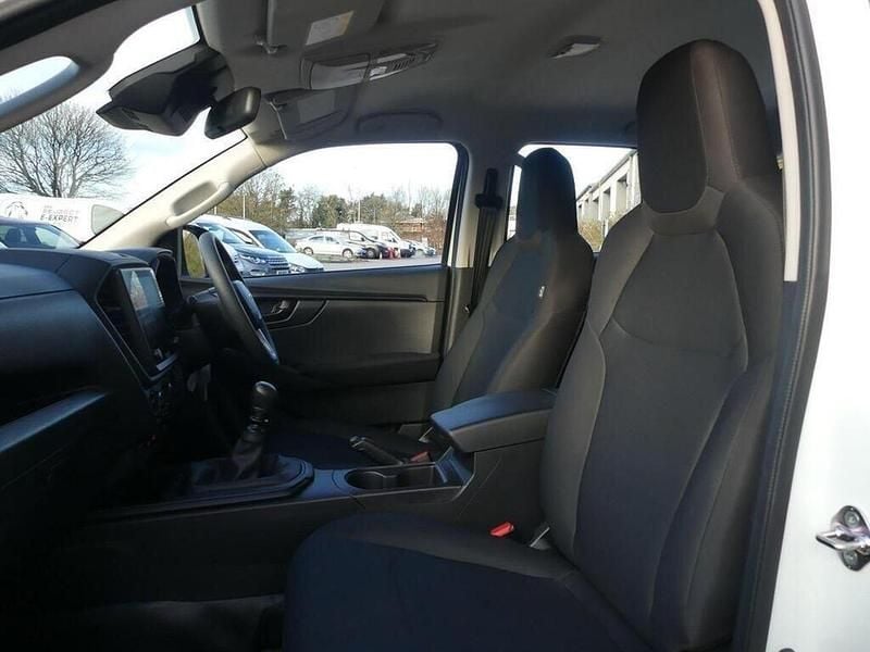 New Isuzu D-Max 162 HP (119 kW) 2025 White Pickup