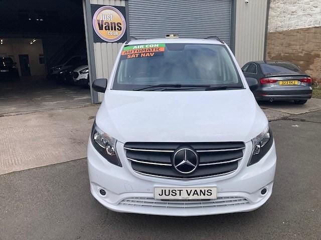 Begagnad Mercedes Vito Premium 2022 Vit Van