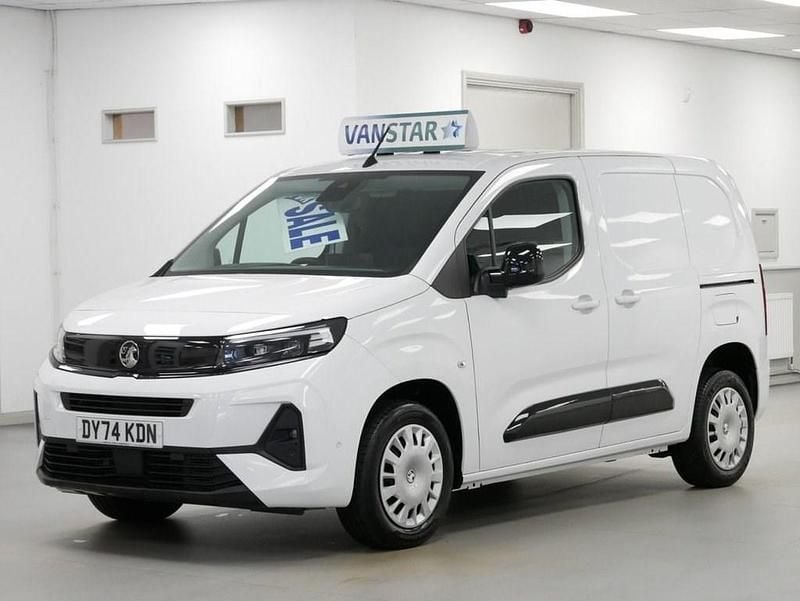 White Used 2024 Vauxhall Combo Edition MPV | £16,689 (Fair price) - Image 1/4
