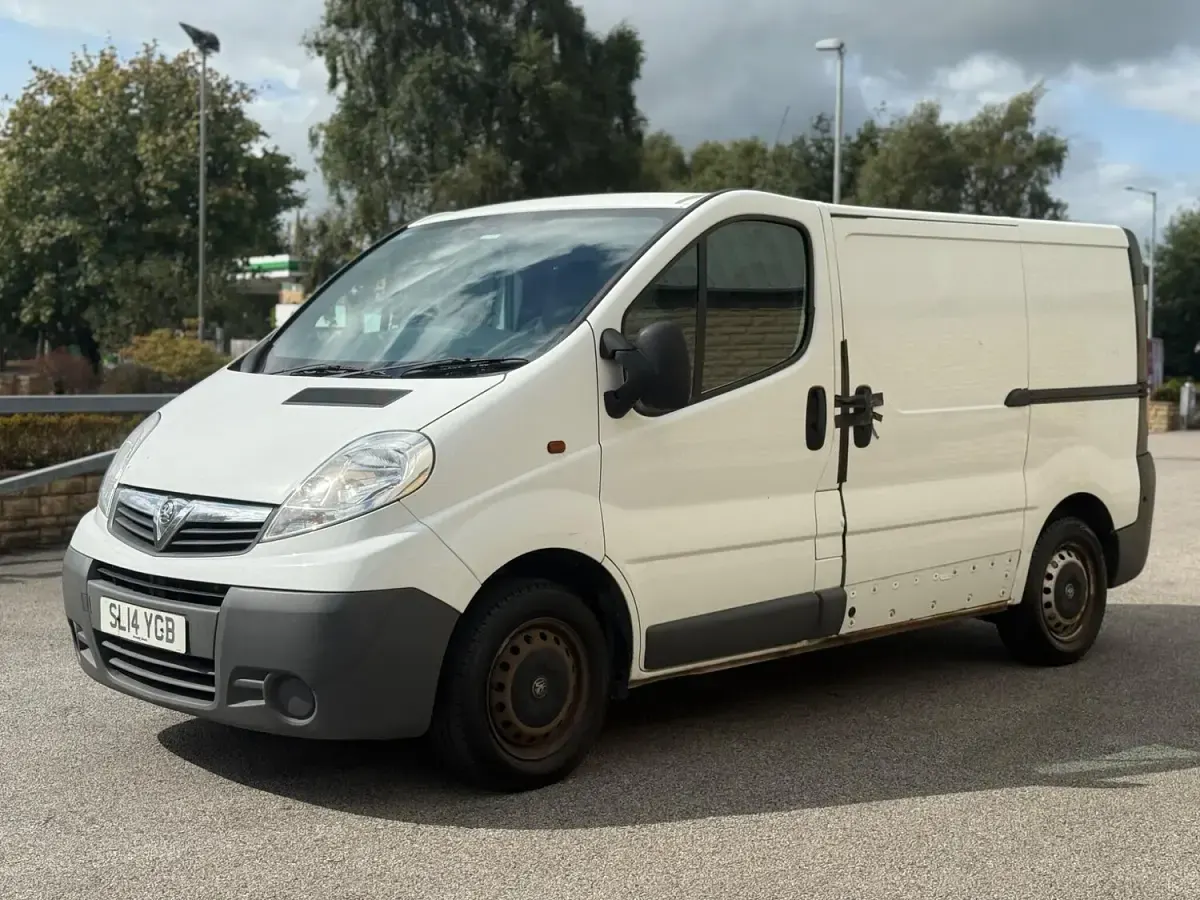 Used Vauxhall Vivaro 90 HP (66 kW) 2014 White MPV