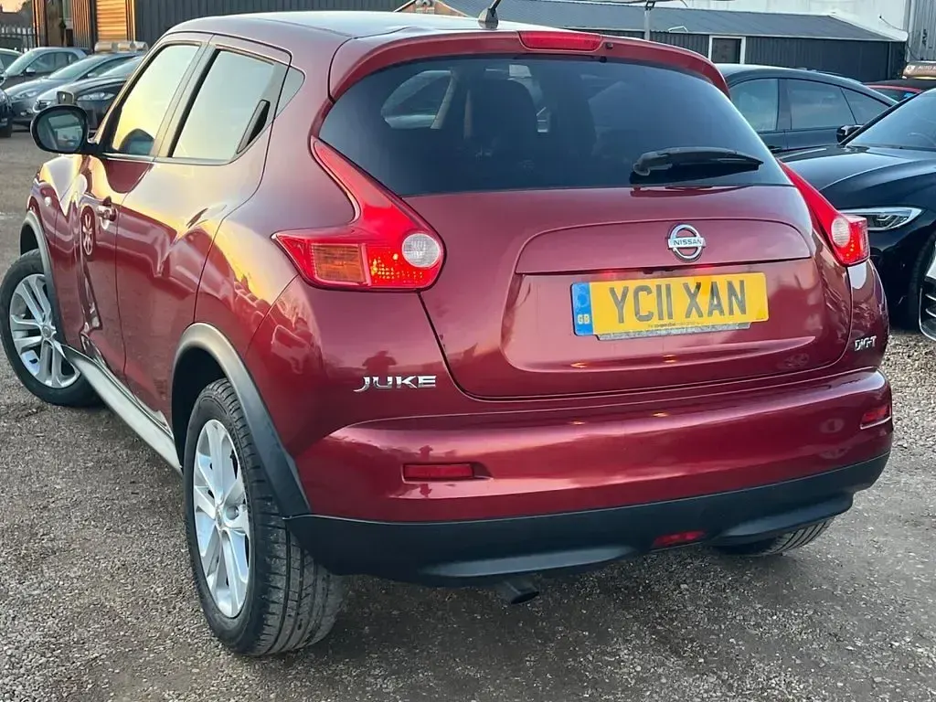 Used Nissan Juke Tekna 200 HP (147 kW) 2011 Red SUV