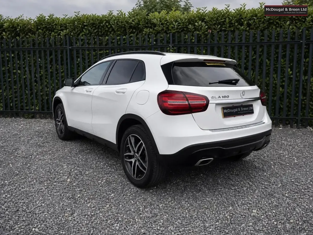 Used Mercedes GLA180 Urban 122 HP (89 kW) 2019 White SUV