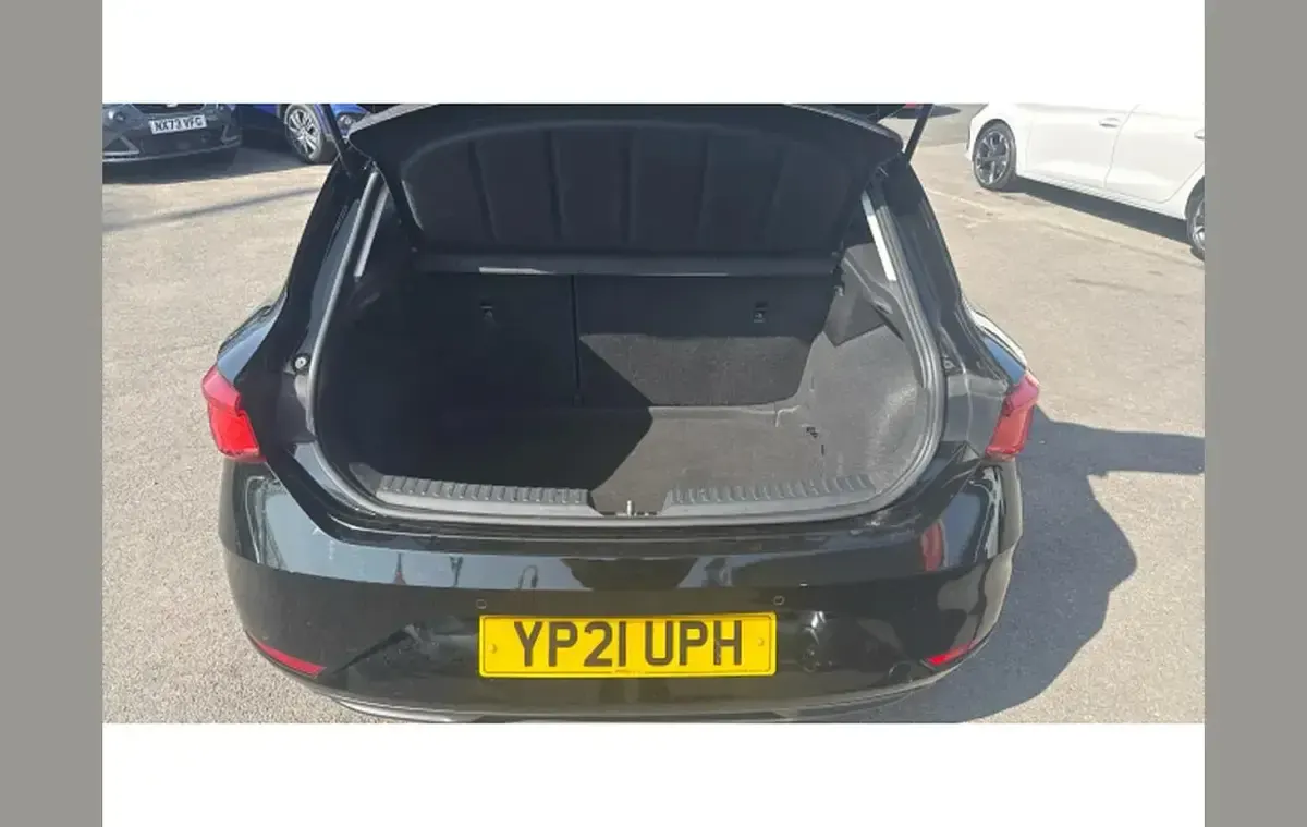 Used Seat Leon SE Dynamic 130 HP (95 kW) 2021 Black Hatchback