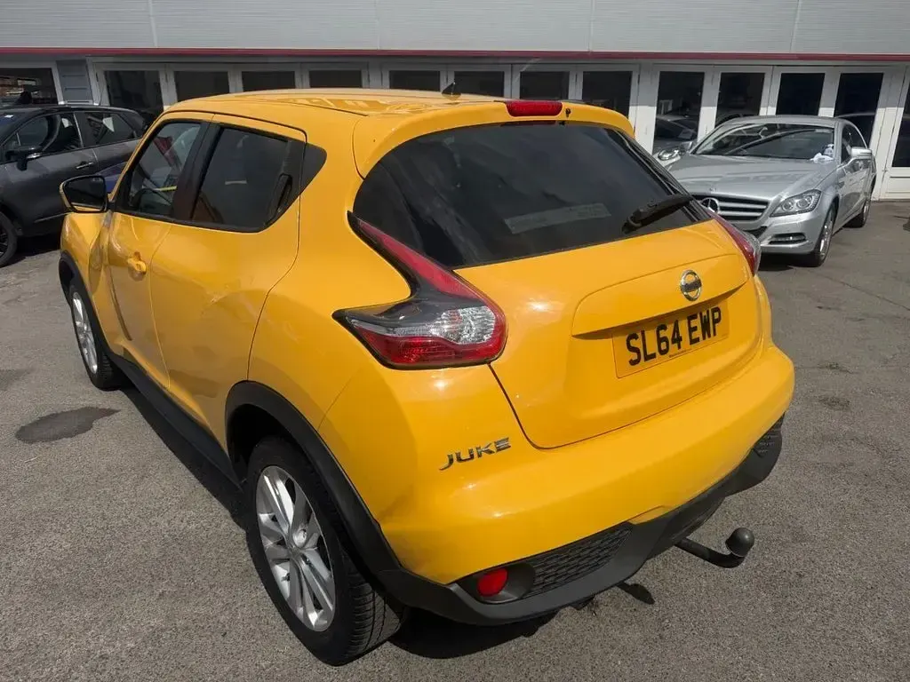 Used Nissan Juke Acenta Premium 115 HP (84 kW) 2014 Yellow SUV