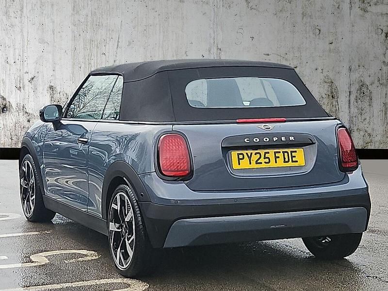 Begagnad Mini Cooper 118 kW (161 HK) 2025 Grå Halvkombi