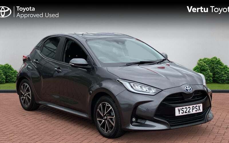 Used 2025 Toyota Yaris Hybrid Design Hatchback | £16,234 (Super price) - Image 1/4
