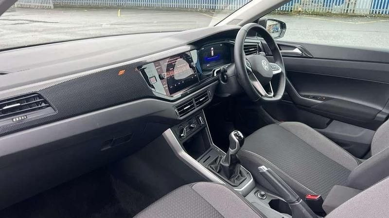 Used VW Polo Life 80 HP (58 kW) 2024 Black Hatchback