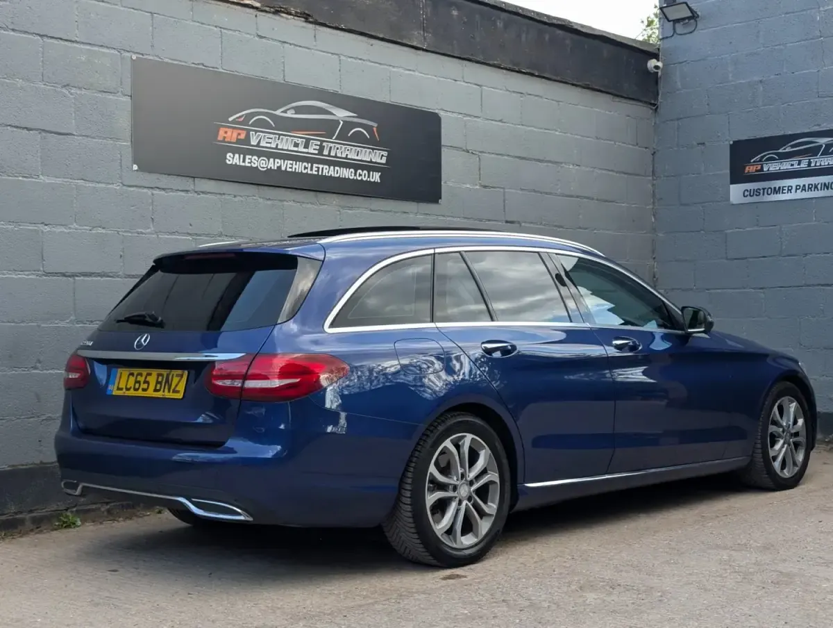 Used Mercedes C220 Premium Plus 170 HP (125 kW) 2015 Blue Estate