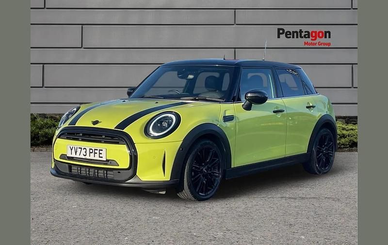 Usado Mini Cooper Comfort 136 CV (100 kW) 2023 Amarillo Utilitario
