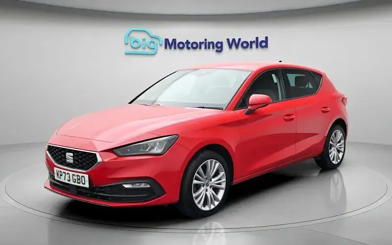 Used Seat Leon SE Dynamic 131 HP (96 kW) 2023 Red Hatchback