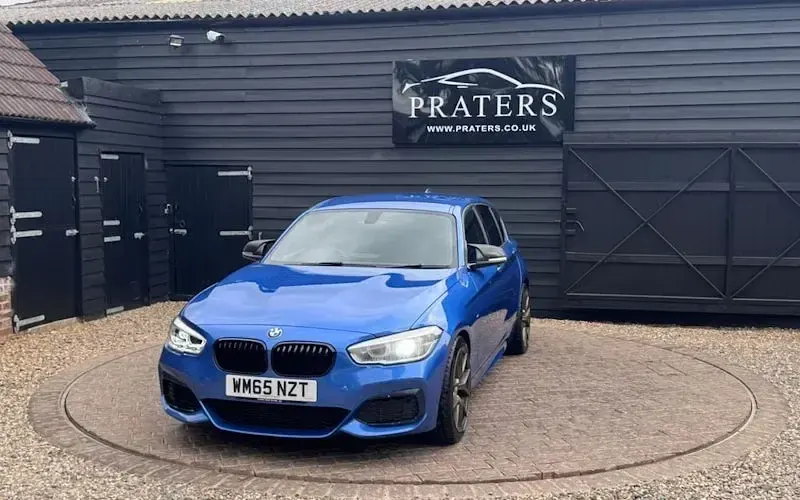 Usado BMW M135 Comfort Edition 326 CV (239 kW) 2015 Azul Utilitario