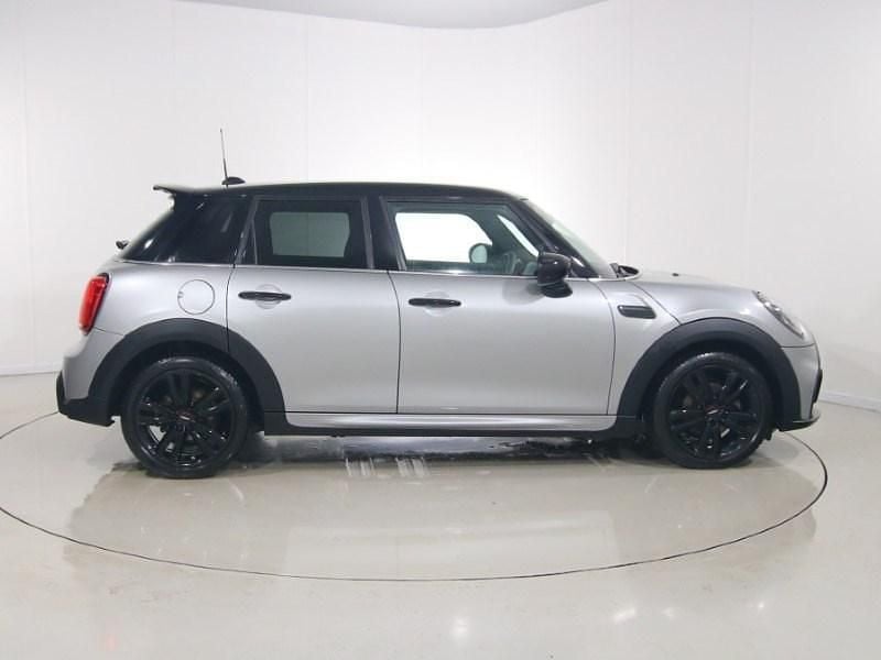 Usado Mini Cooper Hatch 134 HP (98 kW) 2023 Prateado Citadino