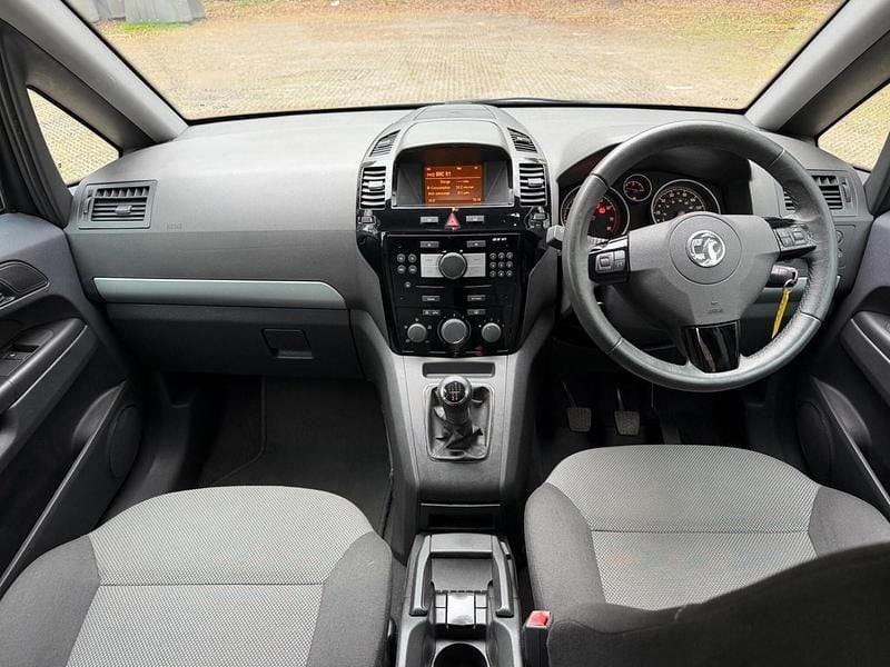 Used Vauxhall Zafira 120 HP (88 kW) 2014 Blue MPV