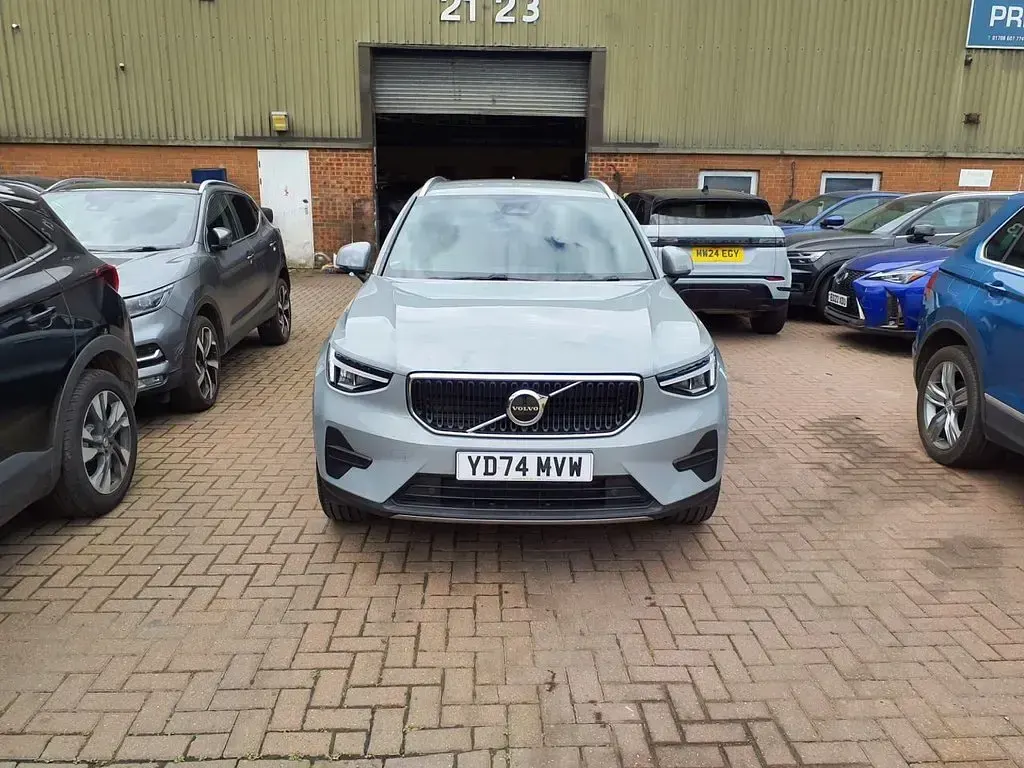 Used Volvo XC40 Core 163 HP (119 kW) 2024 Grey SUV