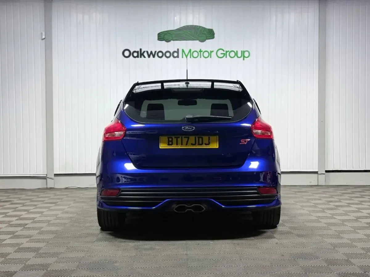 Used Ford Focus ST 185 HP (136 kW) 2017 Blue Hatchback