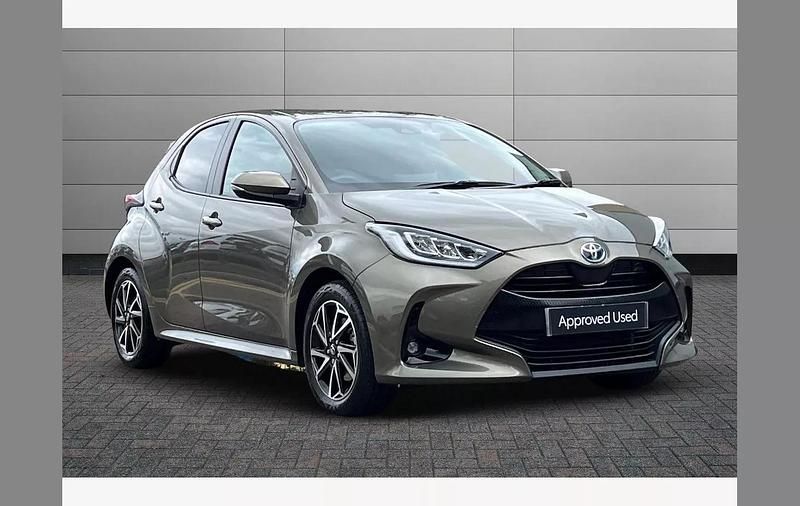 Titan bronze Used 2022 Toyota Yaris Hybrid Design Hatchback | £17,850 (Fair price) - Image 1/3