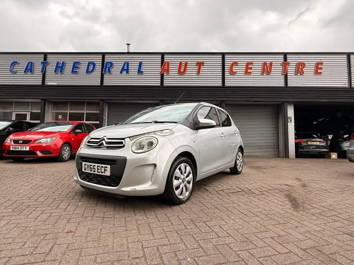 Usado Citroën C1 Feel 82 CV (60 kW) 2015 Gris Utilitario