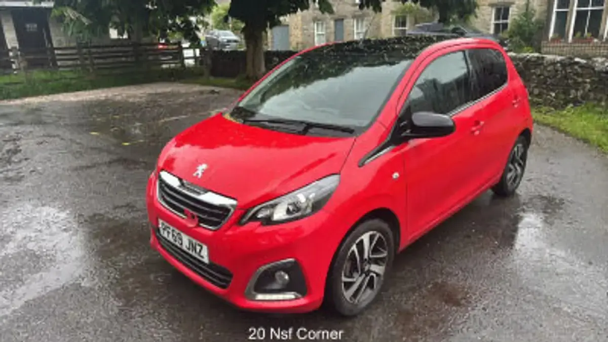 Used Peugeot 108 Allure 72 HP (52 kW) 2020 Red Hatchback