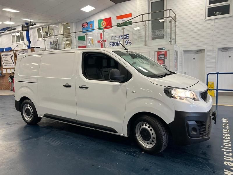 Used Peugeot Expert 95 HP (69 kW) 2019 White Van