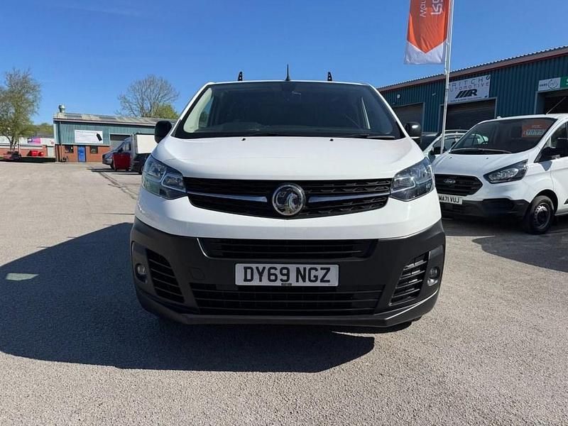 Second-hand Vauxhall Vivaro S 2020 Alb Monovolum