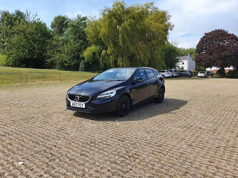 Black Used 2017 Volvo V40 Momentum Estate | £5,395 (Fair price) - Image 1/4