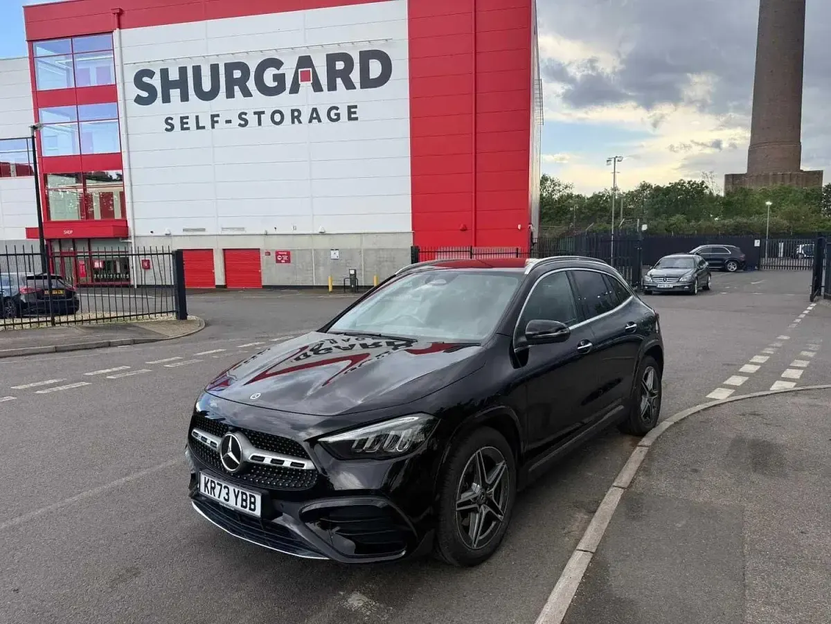 Begagnad Mercedes GLA200 Executive 163 HK (119 kW) 2024 Svart SUV