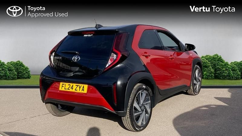 Used Toyota Aygo X 72 HP (52 kW) 2024 Red SUV
