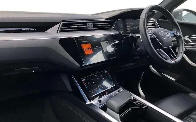 Używany Audi e-tron S-Line 230 kW (313 KM) 2021 Szary SUV