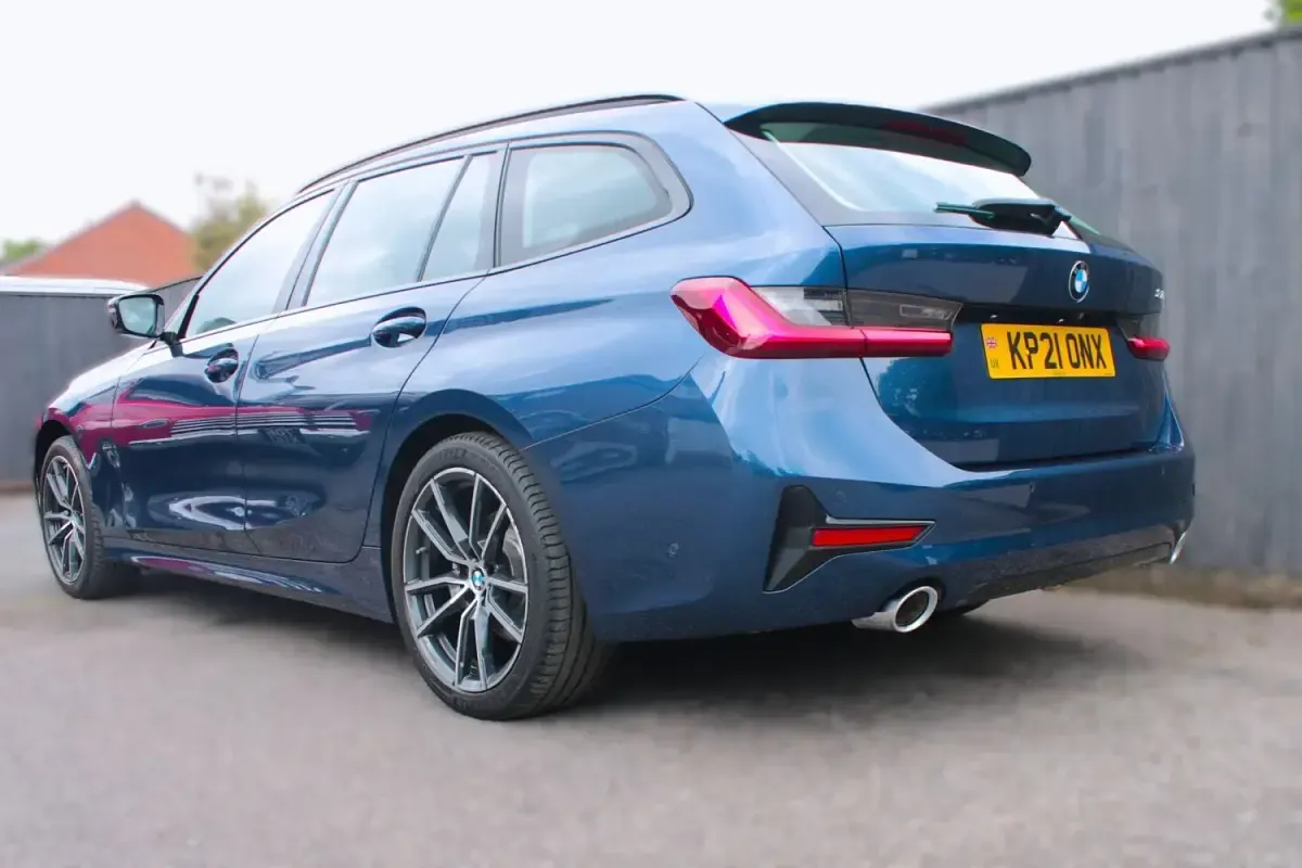 Begagnad BMW 318 Sport Line 2021 Blå Kombi