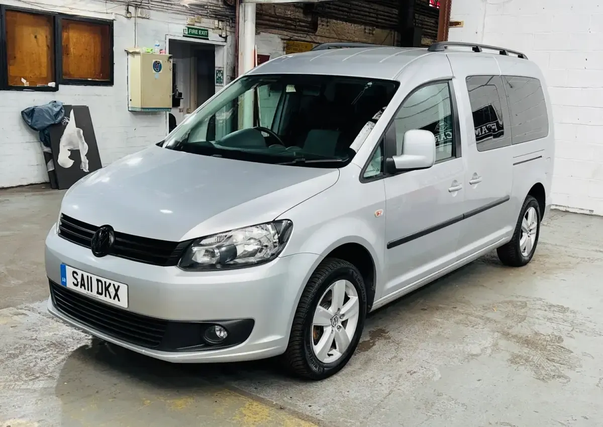 Used VW Caddy Maxi Life 102 HP (75 kW) 2011 Silver MPV