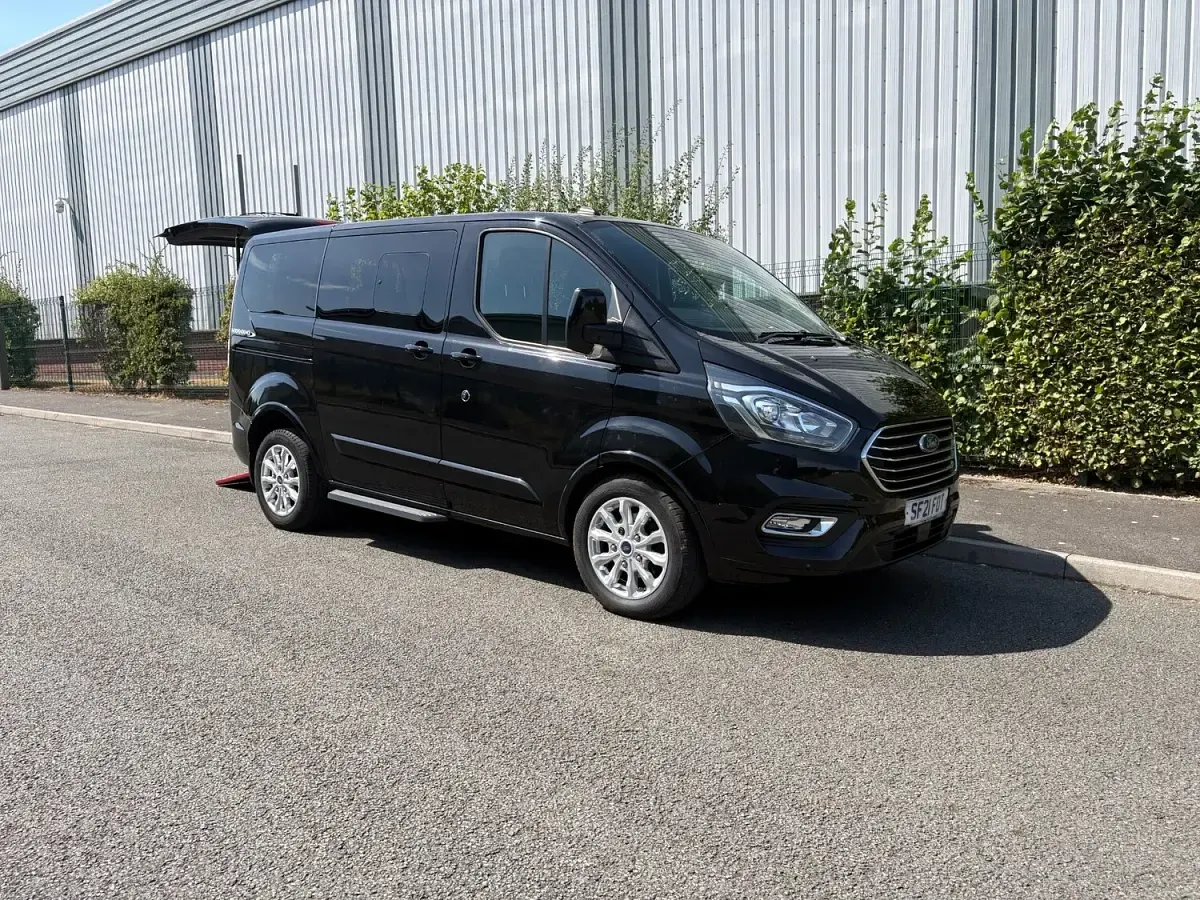 Used Ford Tourneo Custom Titanium 130 HP (95 kW) 2021 Black Van