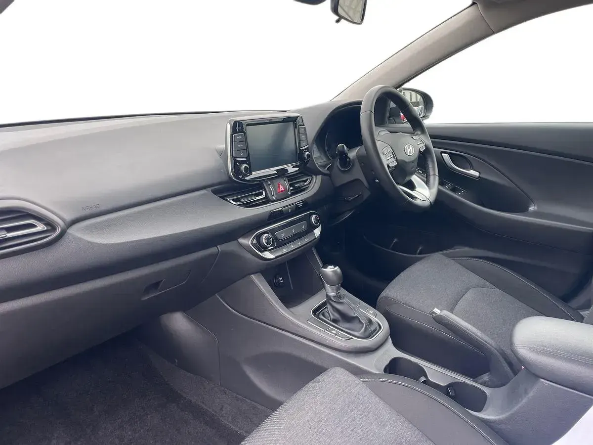 Used Hyundai i30 SE 120 HP (88 kW) 2023 Silver Hatchback