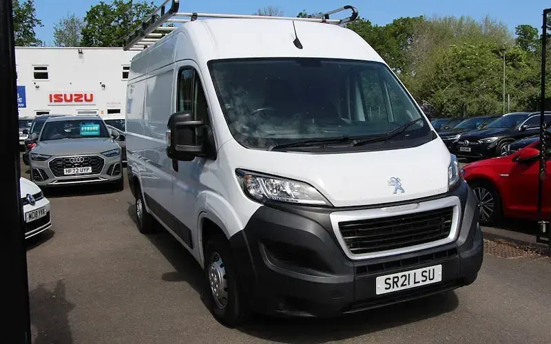Begagnad Peugeot Boxer 140 HK (102 kW) 2022 Van