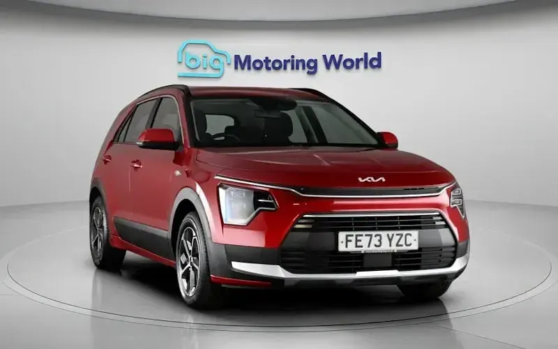 Używany Kia Niro 141 KM (103 kW) 2023 Czerwony SUV