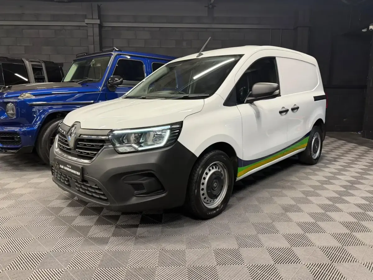 Usado Renault Kangoo 2023 Branco Monovolume