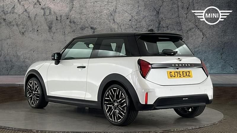 Used Mini Cooper S Hatch 201 HP (147 kW) 2025 White Hatchback