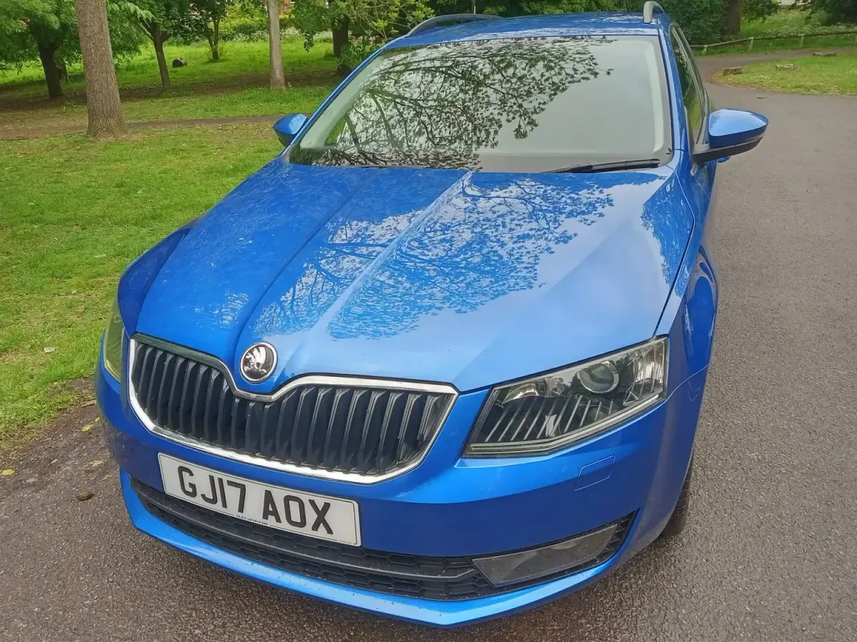 Usado Skoda Octavia Sport 110 CV (80 kW) 2017 Azul Familiar