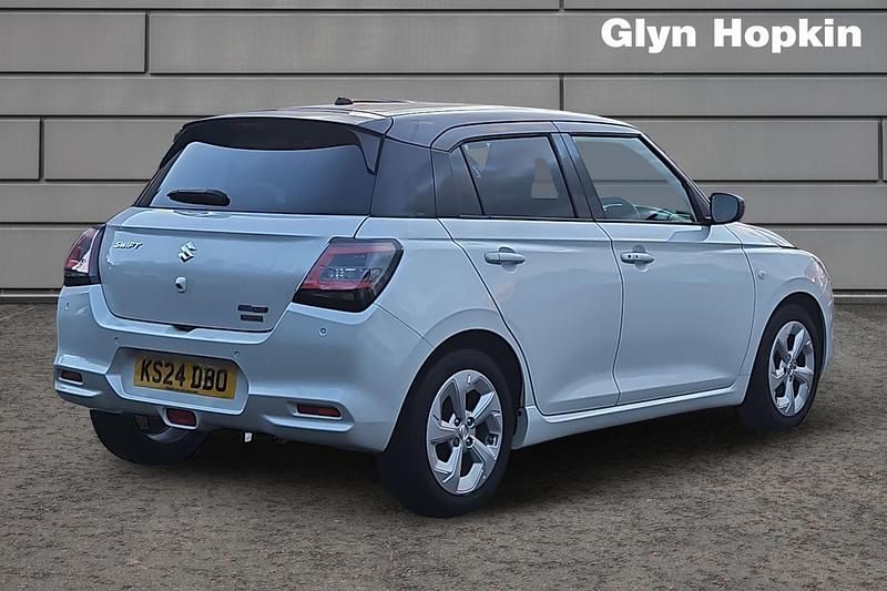 Used Suzuki Swift 82 HP (60 kW) 2024 White Hatchback