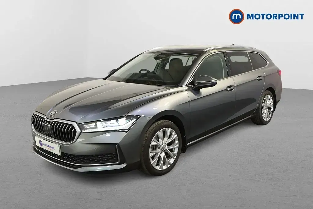 Usado Skoda Superb SE L 2024 Gris Familiar