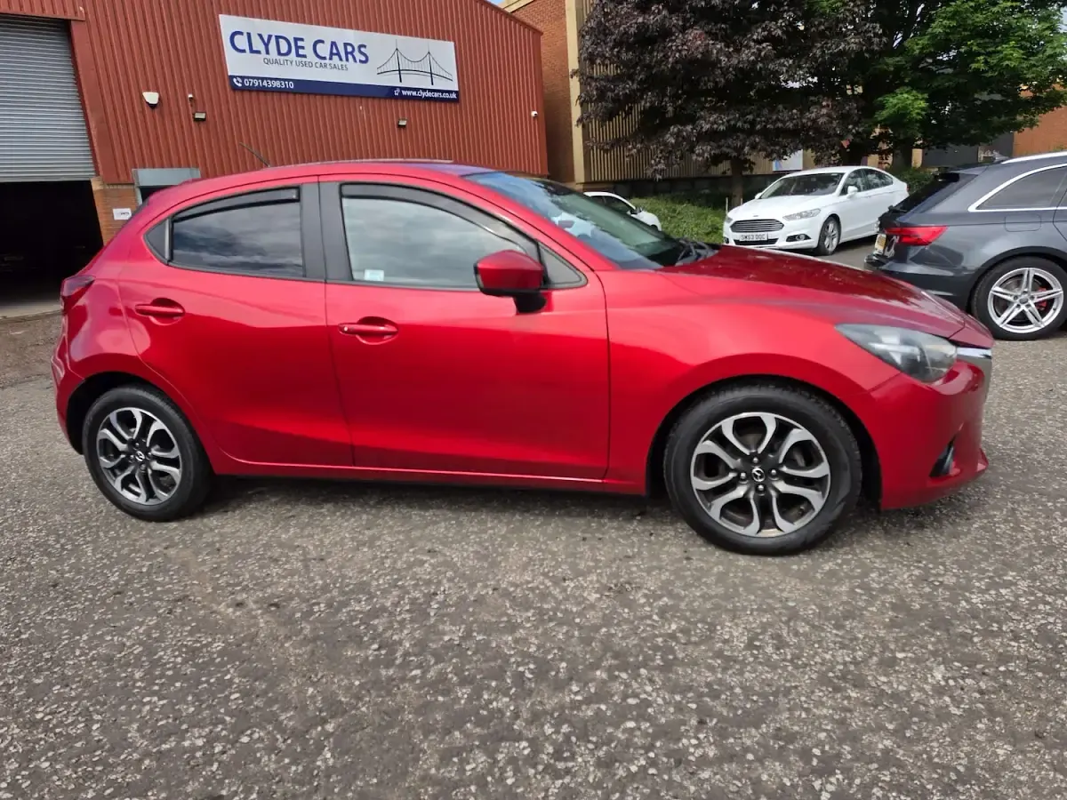 Used Mazda 2 Inclusive 90 HP (66 kW) 2016 Red Hatchback