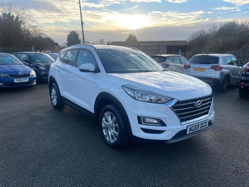 White Used 2020 Hyundai Tucson SE SUV | £10,299 (Fair price) - Image 1/4