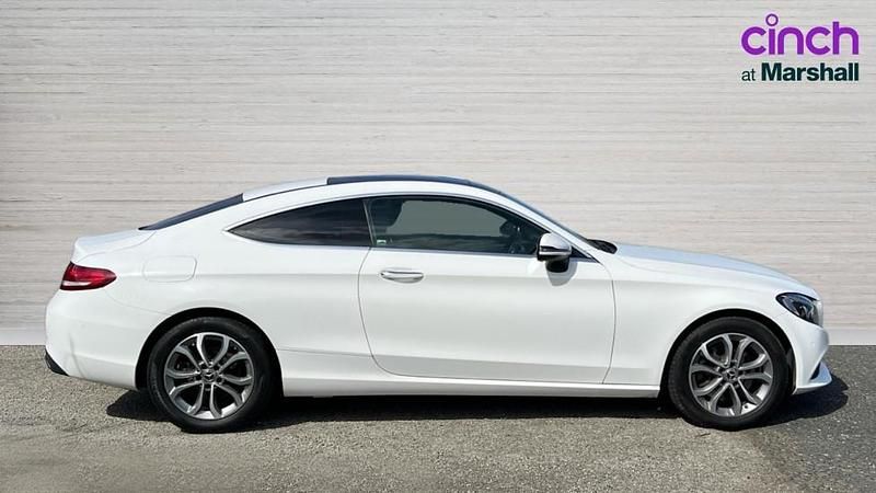 Used Mercedes C250 Premium Plus 204 HP (150 kW) 2018 White Coupe