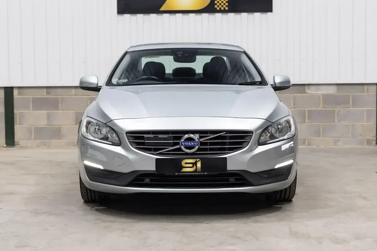 Used Volvo S60 SE 120 HP (88 kW) 2017 Silver Sedan