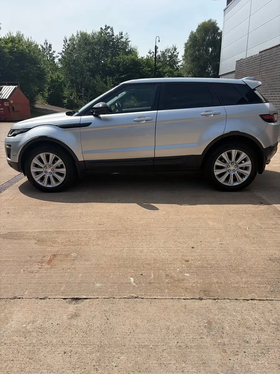 Used Land Rover Range Rover evoque SE 180 HP (132 kW) 2016 Silver Estate