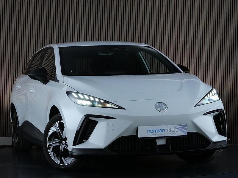White Used 2022 MG MG4 EV SE Hatchback | £14,495 (Fair price) - Image 1/4