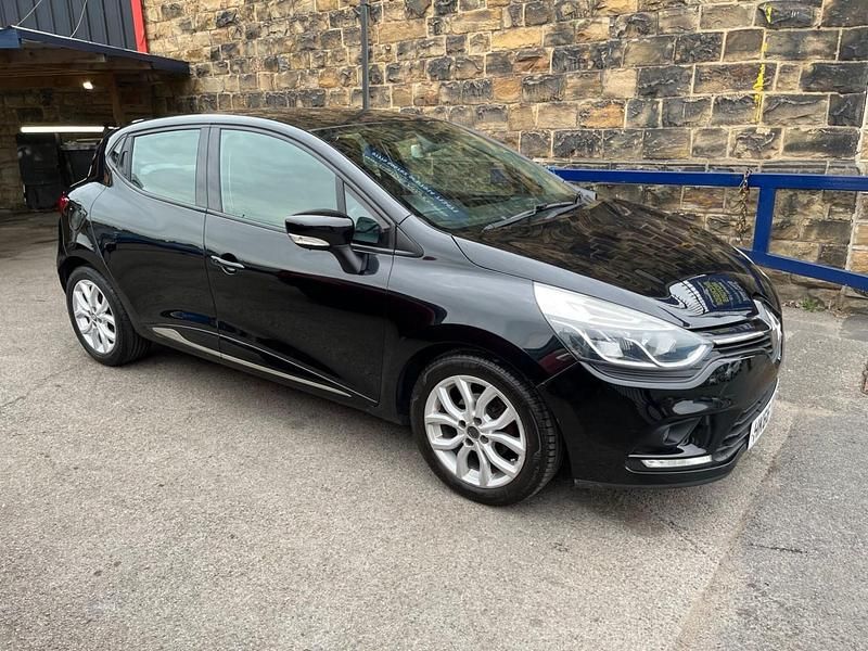 Black Used 2016 Renault Clio IV Dynamique Hatchback | £5,490 (Fair price) - Image 1/4