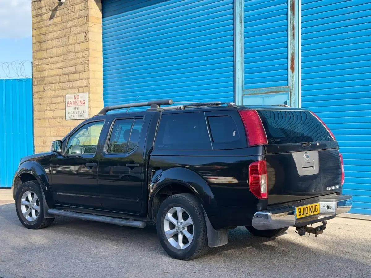 Second-hand Nissan Navara Tekna 2010 Negru Pickup